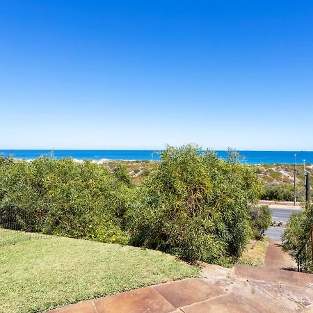 Scarborough Beachlife Apartment - Executive Escapes Пърт Екстериор снимка